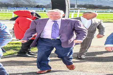 Sir Alex Ferguson arrives at Cheltenham in snazzy blazer hoping to see his horse win £350,000 Gold..