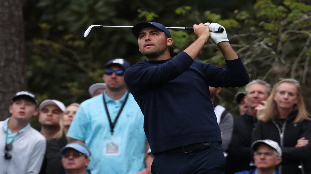 Masters 2022: Tiger Woods and frustrated Rory McIlroy make cut at Augusta but sit miles behind runaway leader Scheffler