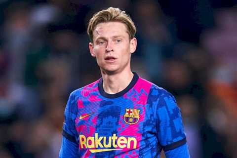 Manchester United issue warning to Barcelona in talks to sign Frenkie de Jong