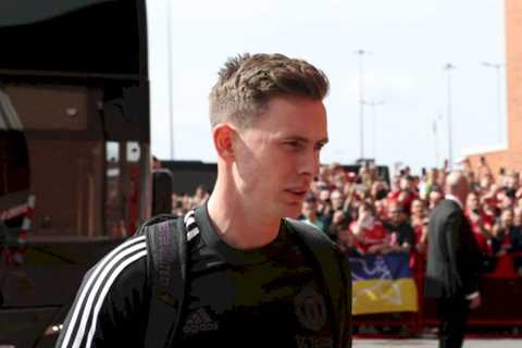 Dean Henderson set for Manchester United exit as Newcastle open swap deal talks