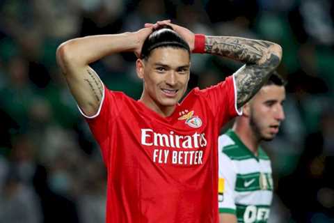 Manchester United told they must pay £100million to sign Benfica star Darwin Nunez this summer
