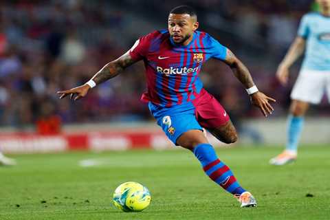 Arsenal given Memphis Depay transfer ultimatum by Barcelona with Spaniards only willing to sell if..