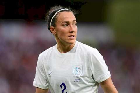 Lucy Bronze completes Barcelona transfer after Manchester City exit