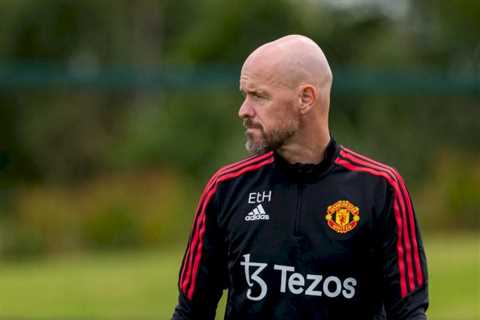 Erik ten Hag trying to hijack transfer and secure new striker for Man United with secret phone call