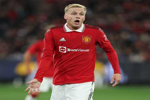 Man Utd ‘set to offer Van de Beek in swap transfer for AC Milan midfielder Bennacer’ despite Ten..