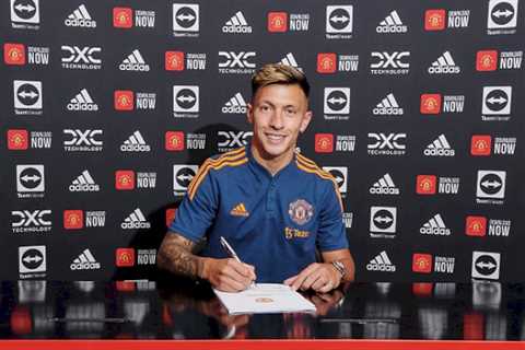 Lisandro Martinez takes no.6 shirt at Manchester United after £47m move from Ajax