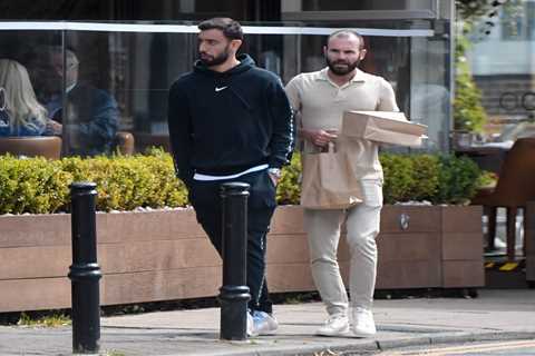 Man Utd star Bruno Fernandes meets former team-mate Juan Mata for lunch in Cheshire as ex-Chelsea..