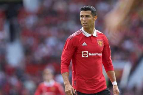 Wayne Rooney urges Manchester United to let Cristiano Ronaldo leave