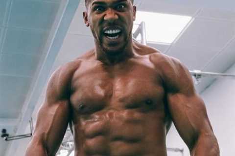 Anthony Joshua shows off hulking body ahead of Oleksandr Usyk rematch as he reveals flawed first..