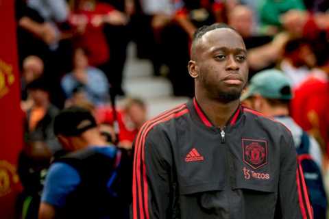 Manchester United set to make enormous loss on Aaron Wan-Bissaka and line up replacement