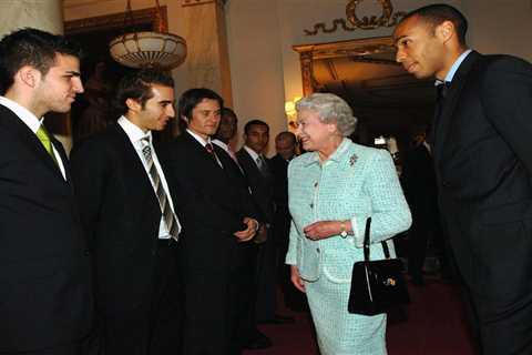 Walcott shares ‘lovely memory’ of Arsenal meeting The Queen and time Eboue made her laugh with..