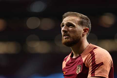 Man Utd in Jan Oblak transfer boost as Atletico Madrid eye Aston Villa star Emi Martinez as..