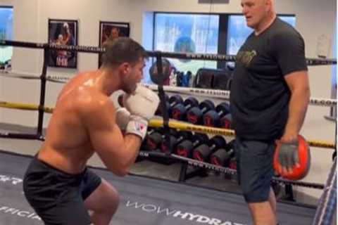 Watch Tommy Fury show off hand speed and power in explosive training for return fight on Floyd..