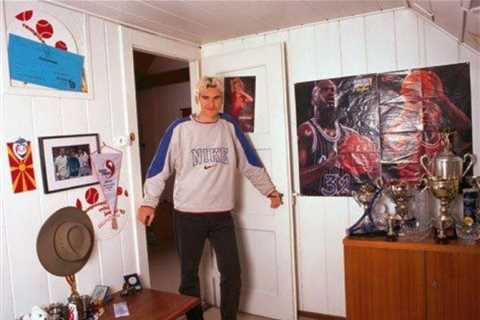 Inside Roger Federer’s teenage bedroom with Pamela Anderson and Michael Jordan pics as tennis ace’s ..