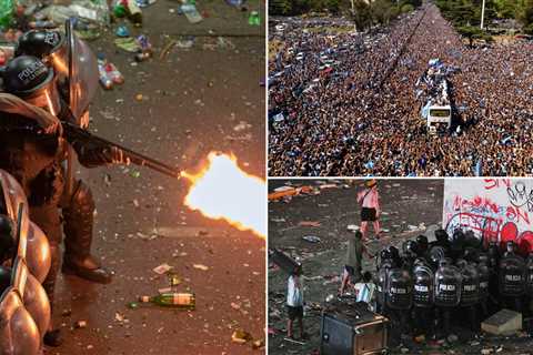 Argentina’s World Cup celebrations descend into chaos in Buenos Aires as fans clash with police |..