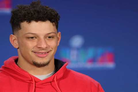 Patrick Mahomes Reacts To Travis Kelce’s Funny SNL Clip