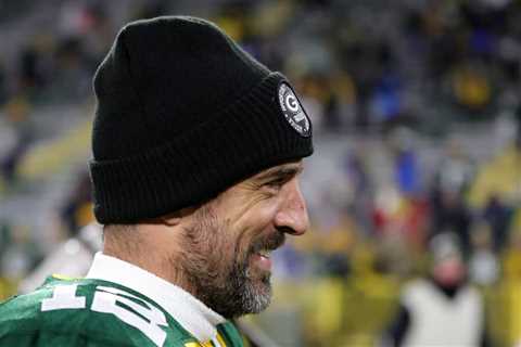 Fans React To Aaron Rodgers’ Sunday Night Surprise Appearance