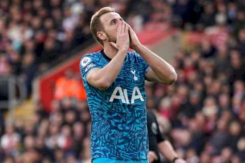 Tottenham chairman Levy strikes fatal blow to Man Utd hopes of signing Kane in the summer