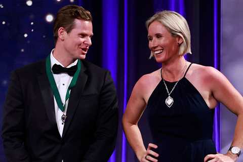 Steven Smith and Beth Mooney named Australia's cricketers of the year