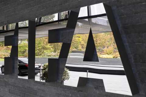 FIFA withdraws the organization in Peru