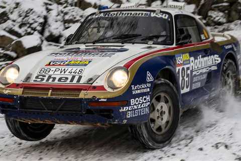 Watch Porsche 959 Prepare For Restoration By Losing Its Body Panels