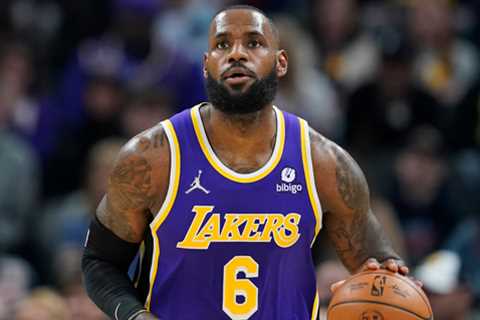 LeBron James To Have Right Foot Reevaluated In Two Weeks