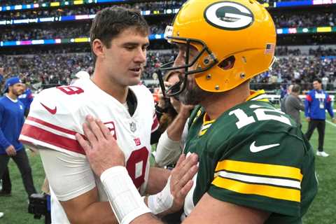 Is New York Giants QB Daniel Jones better than Jets QB Aaron Rodgers?