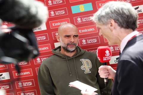 Why does Pep Guardiola have ‘P’ on his hoodie during Manchester City games?