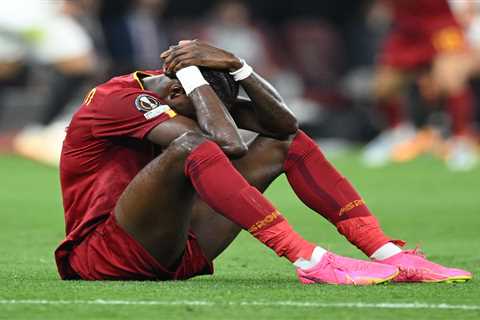 Ex-Chelsea ace Tammy Abraham suffers horrible knee injury after falling awkwardly in Roma final day ..