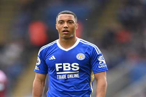 Aston Villa sign long-term Arsenal target Tielemans and ‘on verge’ of adding former Gunner to..