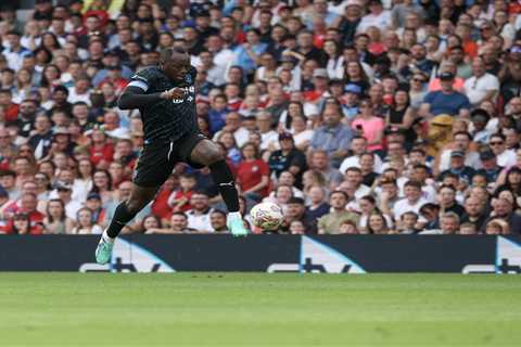 Man Utd fans say Usain Bolt is ‘better than Weghorst’ as legend scores at Old Trafford and uses..