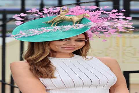 David Haye’s former ‘throuple’ ex Una Healy shows off stunning Frankie Dettori-inspired hat at..