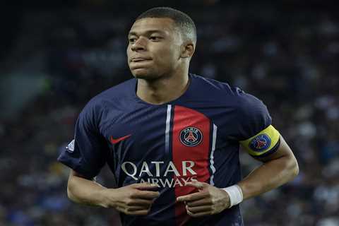 Fuming PSG look to sell Kylian Mbappe to Premier League as Man Utd consider entering transfer..