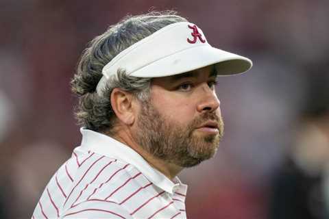 Alabama players come to ex-coordinator's defense