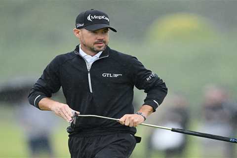 The Open fans in hysterics as they spot leader Brian Harman is ‘running a pro shop under his..