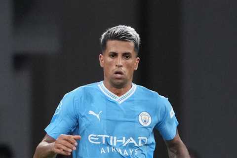 Barcelona agree personal terms with Joao Cancelo, discussing deal with Man City