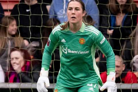 Manchester United ‘reject world-record bid’ for Mary Earps following England World Cup heroics