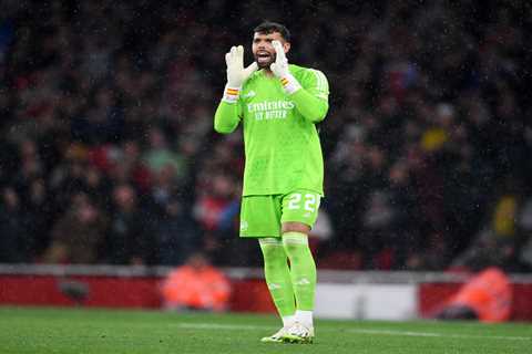 Arsenal goalkeeper David Raya urges Ramsdale to fight for team after losing starting spot