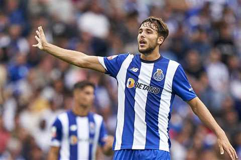 Why former Barcelona midfielder Nico González hasn’t taken off at Porto