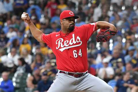 Reds Re-Sign Tony Santillan To Minors Deal