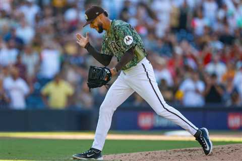 Padres Re-Sign Jose Espada To Minor League Contract