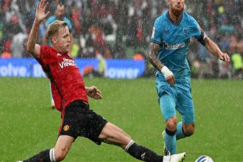 Erik ten Hag admits that Donny van de Beek needs to play for his career – Man United News And..