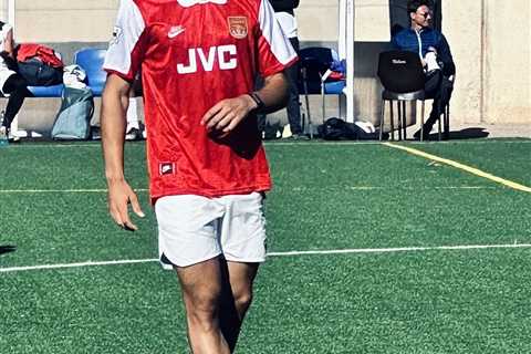 Carlos Alcaraz Shows Love for Arsenal Legend Dennis Bergkamp in Football Match