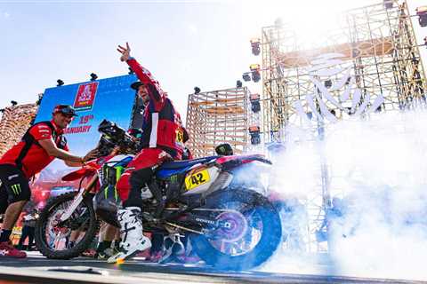 The Craziest Motorcycle Racing Photos From Dakar