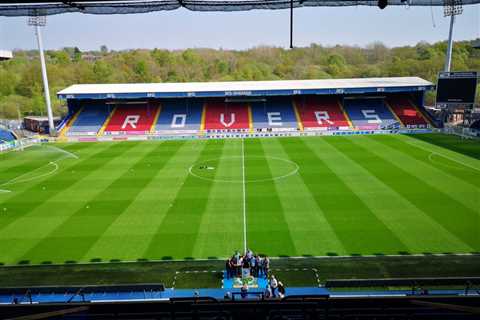 Blackburn Rovers sign midfielder Maxwell