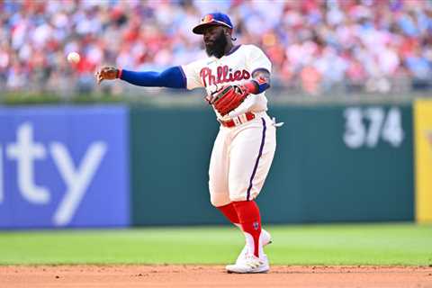 Reds Sign Josh Harrison To Minor League Deal