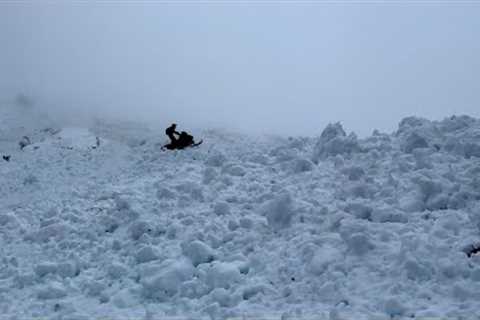 Massive Avalanche Slides In Search Of Big Glaciers