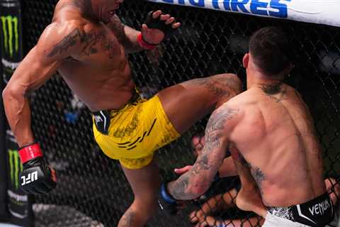 UFC fans go wild as Vinicius Oliveira scores ‘life-altering’ flying knee KO of the year in..