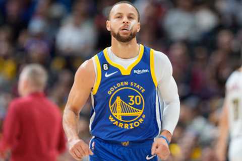 Stephen Curry Signs Long-Term Extension With Under Armour