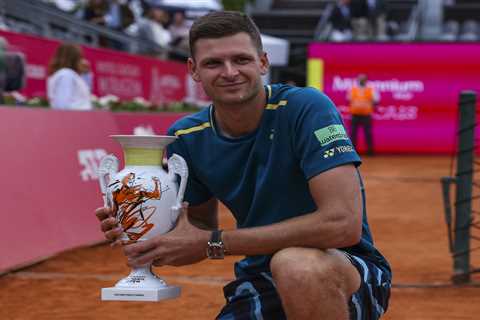 Tennis Star Receives Prize Money in Bizarre McDonald's Style